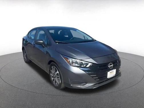 Gun Metallic 2025 Nissan Versa 1.6 SV