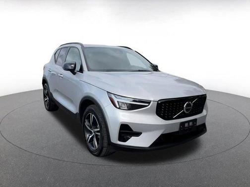 2024 Volvo XC40 CORE
