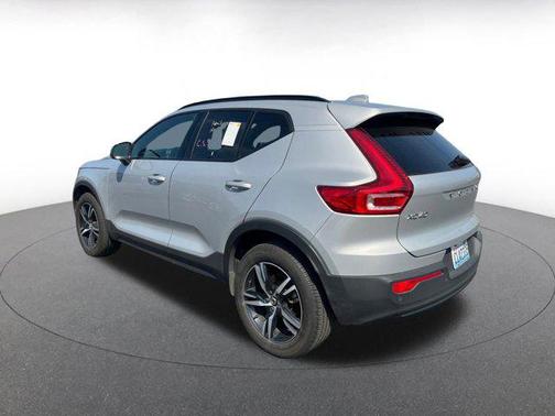 2024 Volvo XC40 CORE