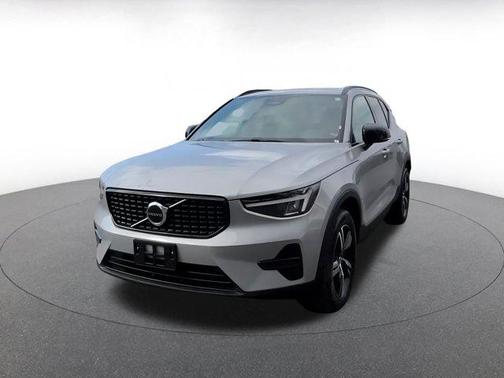 2024 Volvo XC40 CORE