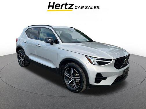 2024 Volvo XC40 CORE