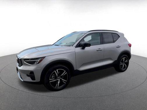 2024 Volvo XC40 CORE