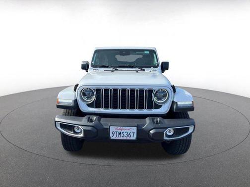 Bright White Clearcoat 2025 Jeep Wrangler 4-Door Sahara 4x4