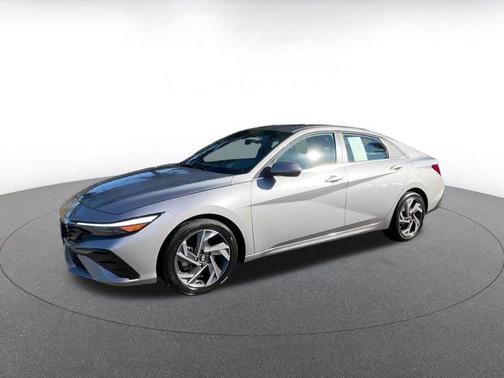 2025 Hyundai ELANTRA SEL
