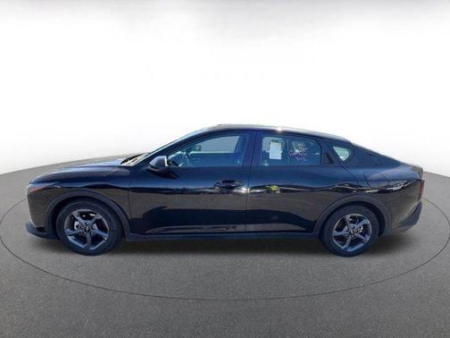 Aurora Black Pearl 2025 Kia K4 LXS
