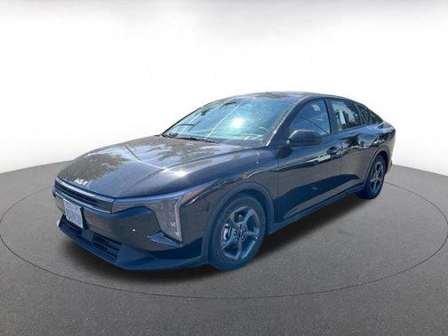 Aurora Black Pearl 2025 Kia K4 LXS