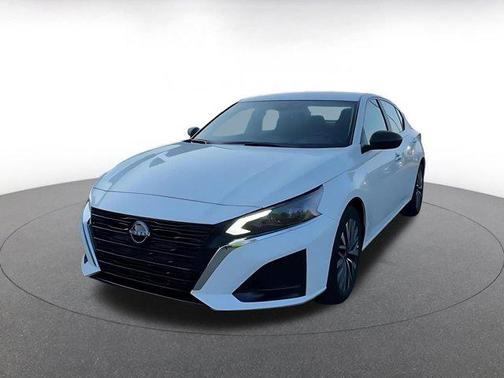Glacier White 2025 Nissan Altima SV FWD