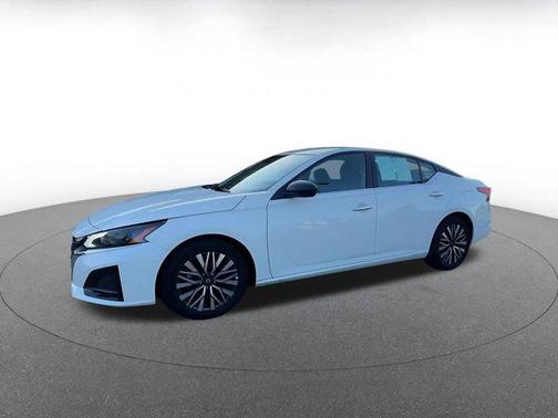 Glacier White 2025 Nissan Altima SV FWD