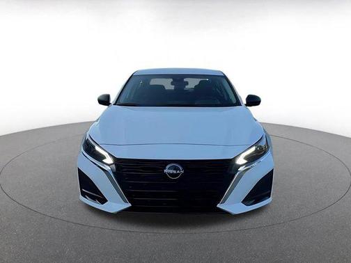 Glacier White 2025 Nissan Altima SV FWD