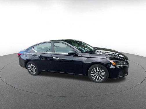 Super Black 2025 Nissan Altima SV FWD