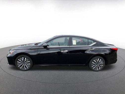 Super Black 2025 Nissan Altima SV FWD
