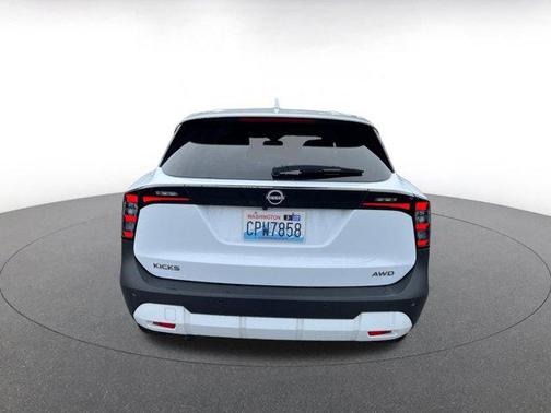 2025 Nissan Kicks SV