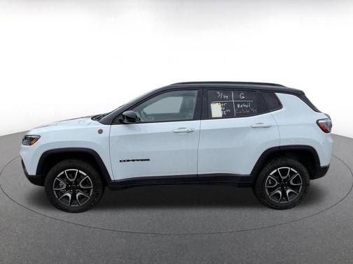 Bright White Clearcoat 2025 Jeep Compass Trailhawk