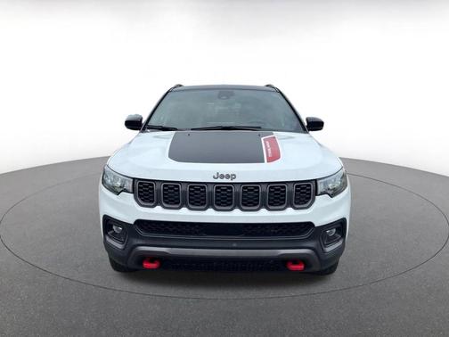 Bright White Clearcoat 2025 Jeep Compass Trailhawk