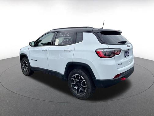 Bright White Clearcoat 2025 Jeep Compass Trailhawk