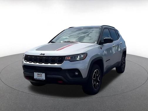 Silver Zynith Metallic Clearcoat 2025 Jeep Compass Trailhawk