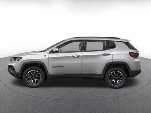 Silver Zynith Metallic Clearcoat 2025 Jeep Compass Trailhawk
