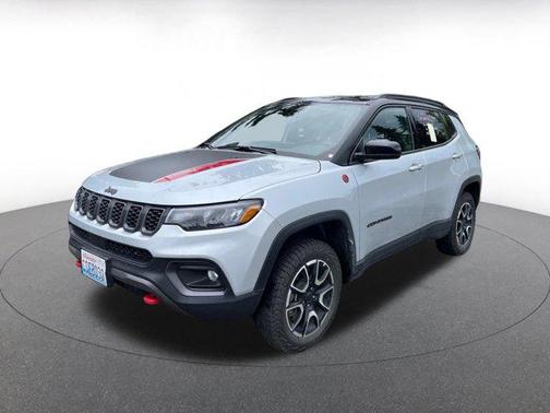 Silver Zynith Metallic Clearcoat 2025 Jeep Compass Trailhawk