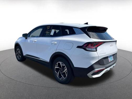 Glacial White Pearl 2025 Kia Sportage LX