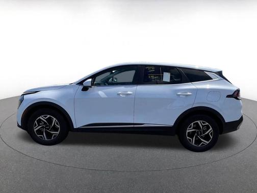 Glacial White Pearl 2025 Kia Sportage LX