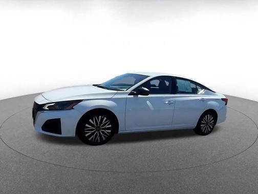 Glacier White 2025 Nissan Altima SV FWD