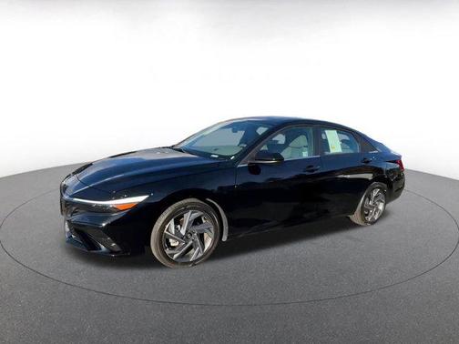 2025 Hyundai ELANTRA SEL
