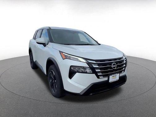 Everest White Pearl 2025 Nissan Rogue SV