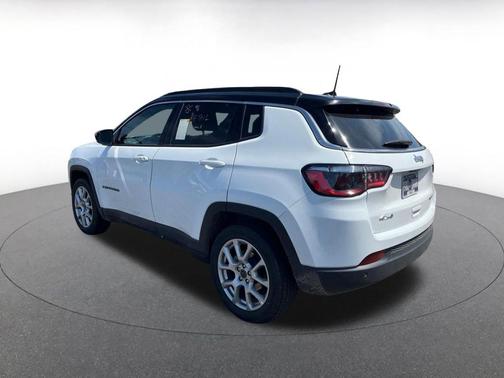 Bright White Clearcoat 2025 Jeep Compass Limited