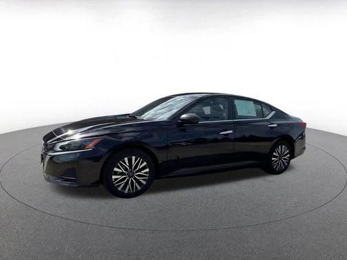 Super Black 2025 Nissan Altima SV FWD