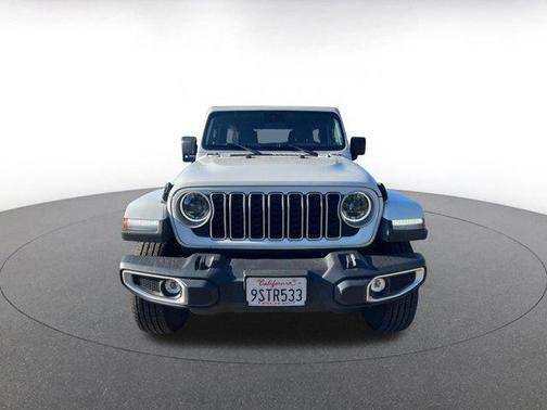 Bright White Clearcoat 2025 Jeep Wrangler 4-Door Sahara 4x4