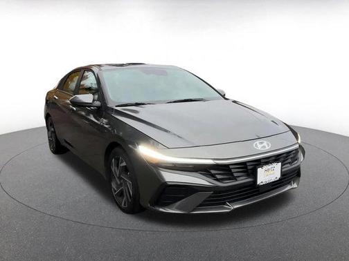 2025 Hyundai ELANTRA SEL