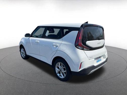 Snow White Pearl 2025 Kia Soul LX
