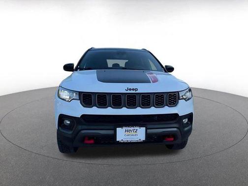 Bright White Clearcoat 2025 Jeep Compass Trailhawk