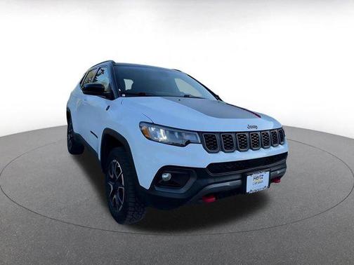 Bright White Clearcoat 2025 Jeep Compass Trailhawk