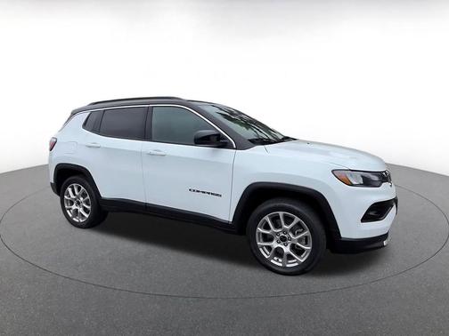 Bright White Clearcoat 2025 Jeep Compass Limited