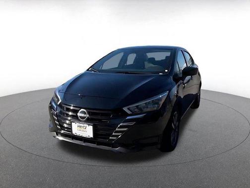 Super Black 2025 Nissan Versa 1.6 SV