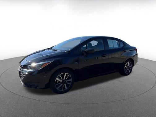 Super Black 2025 Nissan Versa 1.6 SV