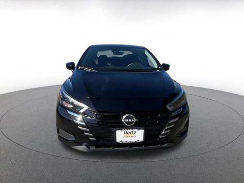 Super Black 2025 Nissan Versa 1.6 SV