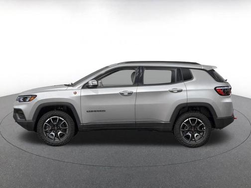 Silver Zynith Metallic Clearcoat 2025 Jeep Compass Trailhawk