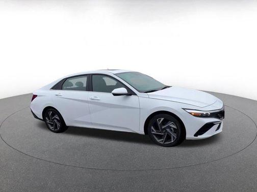 2025 Hyundai ELANTRA SEL