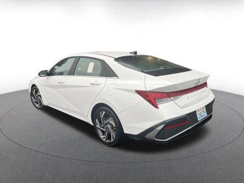 2025 Hyundai ELANTRA SEL