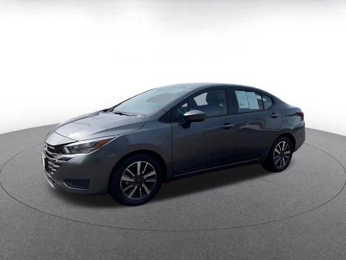 Gun Metallic 2025 Nissan Versa 1.6 SV