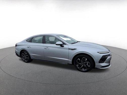 Aero Silver 2025 Hyundai SONATA SEL