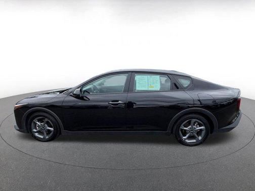 Aurora Black Pearl 2025 Kia K4 LXS