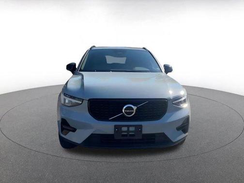 2024 Volvo XC40 CORE