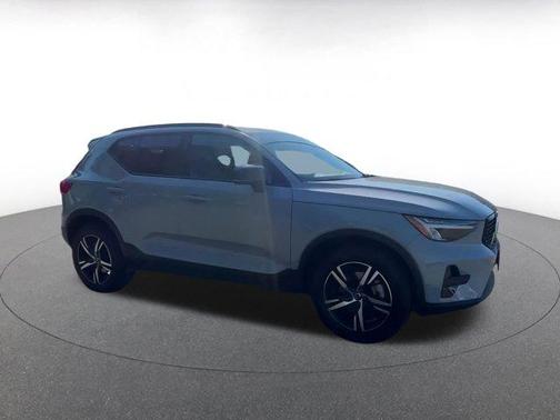 2024 Volvo XC40 CORE