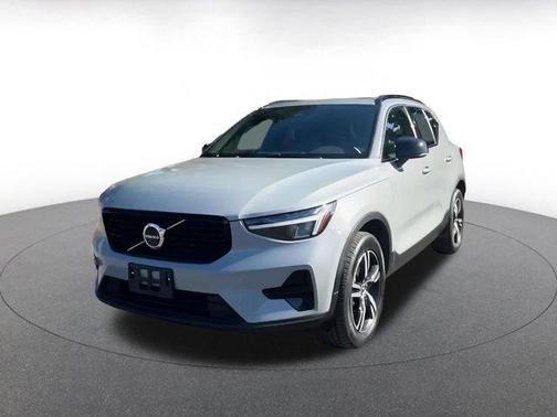 2024 Volvo XC40 CORE