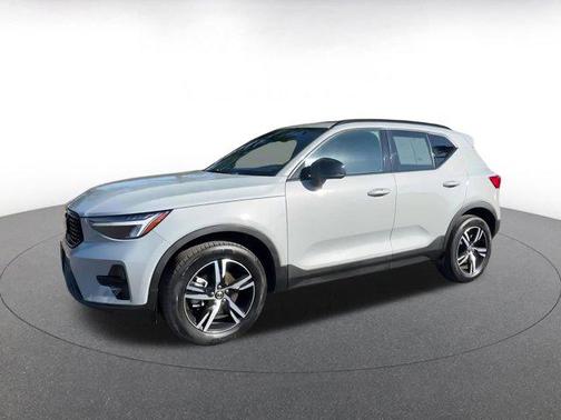 2024 Volvo XC40 CORE