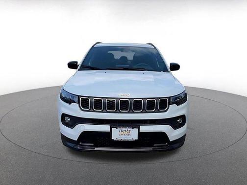 Bright White Clearcoat 2025 Jeep Compass Latitude