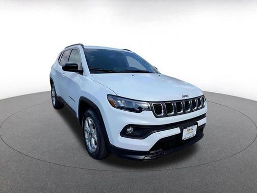 Bright White Clearcoat 2025 Jeep Compass Latitude